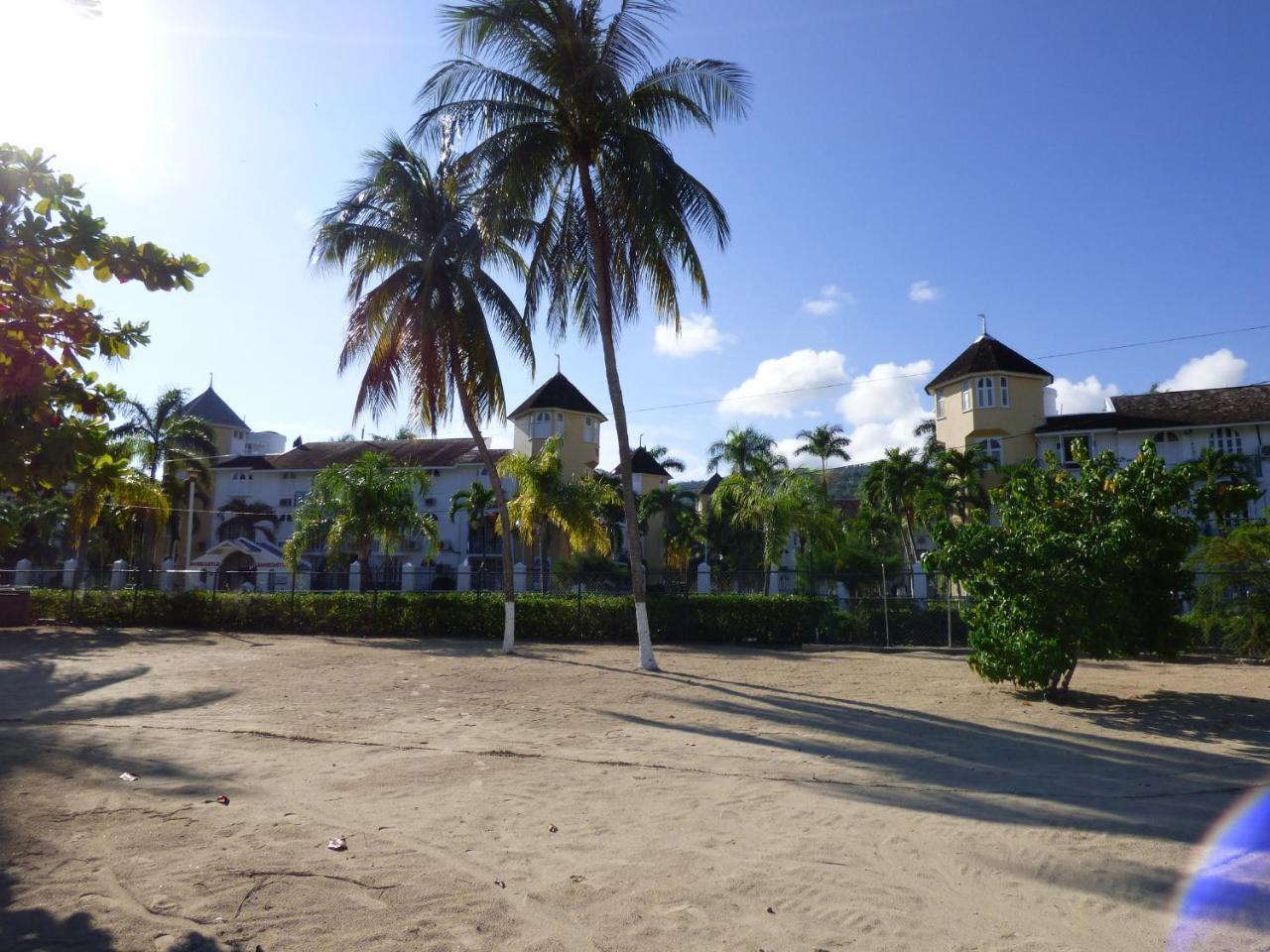 Beach One Bedroom Suite A17 Ocho Rios Exterior photo