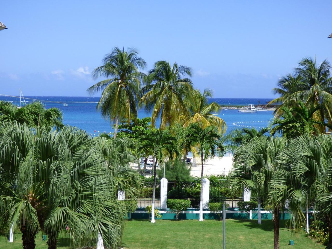 Beach One Bedroom Suite A17 Ocho Rios Exterior photo