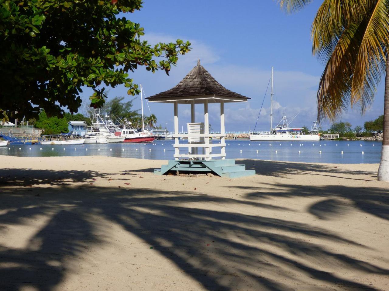 Beach One Bedroom Suite A17 Ocho Rios Exterior photo