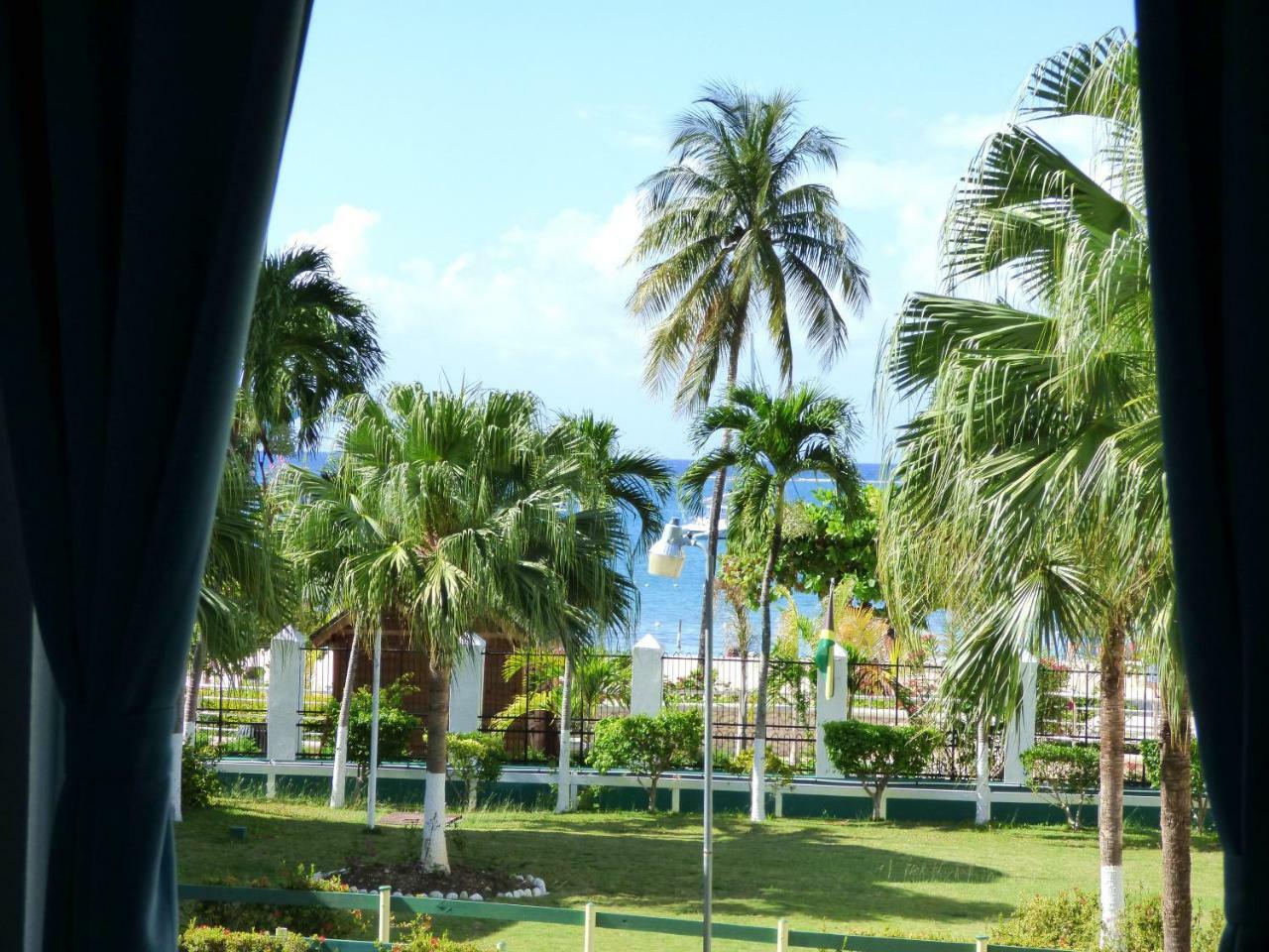 Beach One Bedroom Suite A17 Ocho Rios Exterior photo